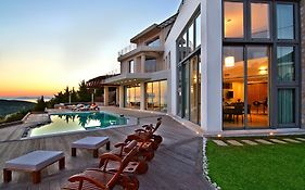 Villa Takeoff Saronida